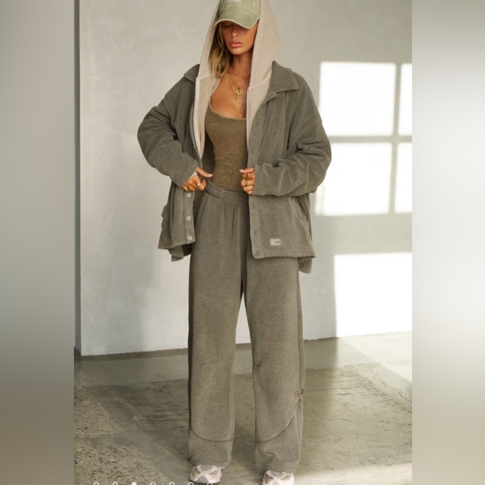 Joah Brown -NWT- Wide-Leg Fleece Pants - Picture 4 of 7